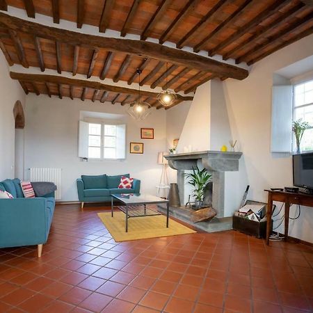 Ampio Appartamento Completamente Rinnovato Con Vista E Piscina Lucca Dış mekan fotoğraf